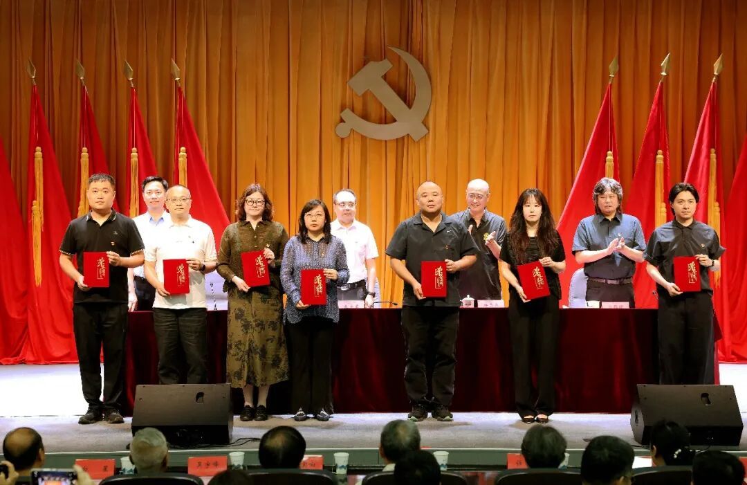 受表彰的党组织负责人及党员