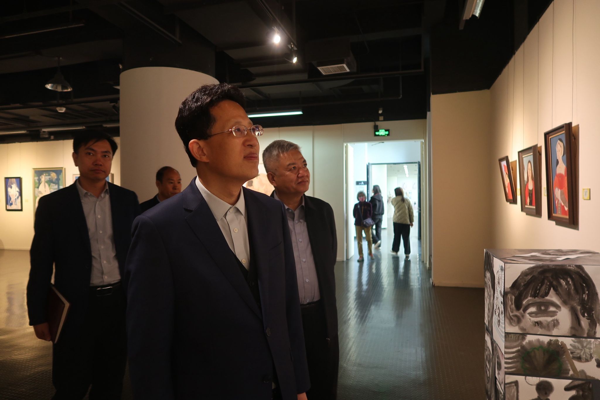 民盟市委会主委李剑萍一行来到安博官方