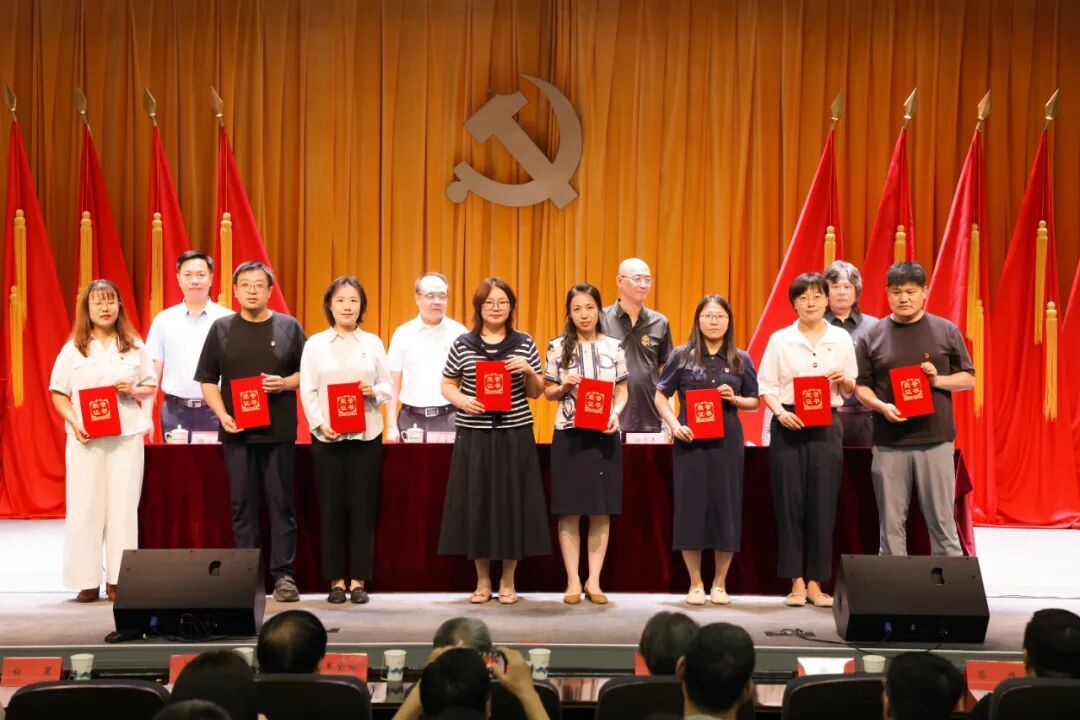 院长邱志杰