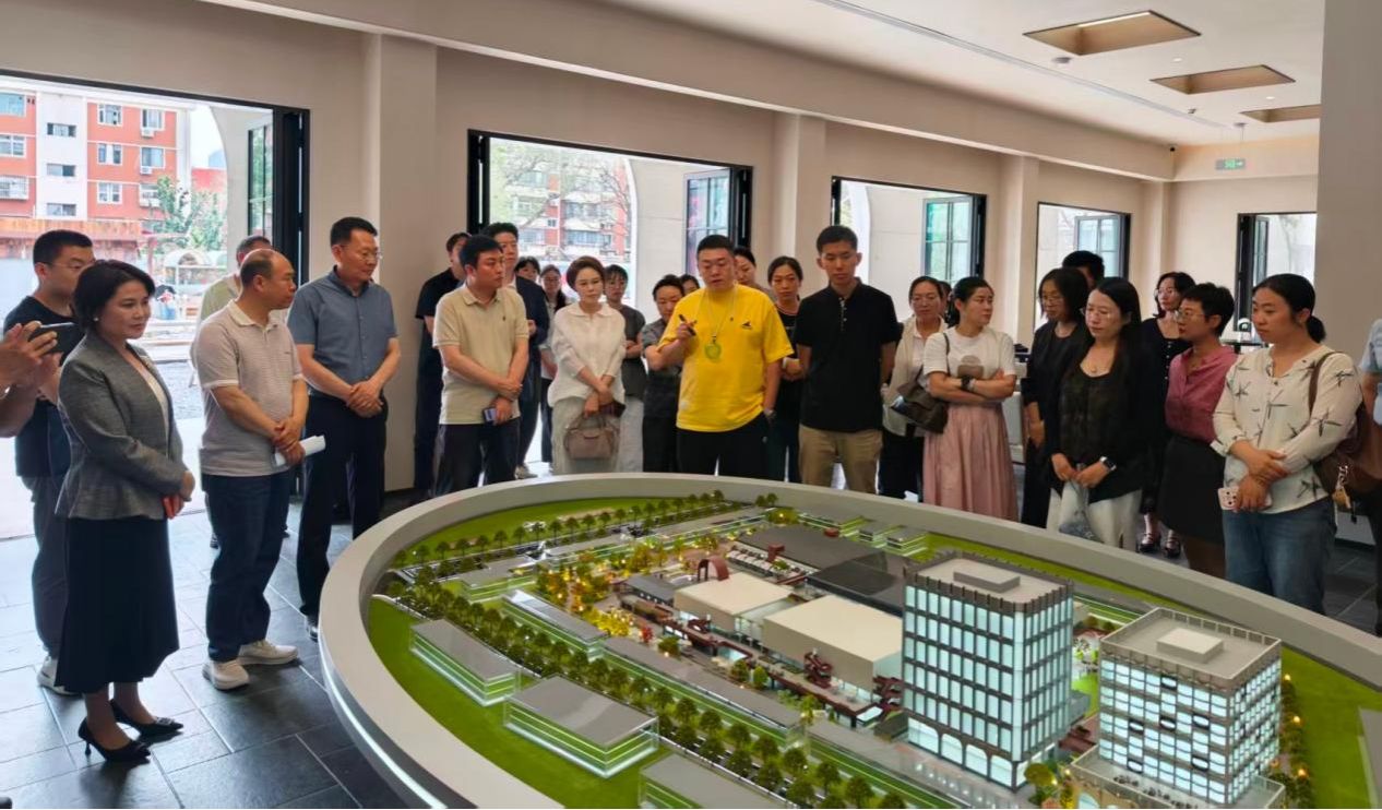 支持鼓励党外知识分子结合市